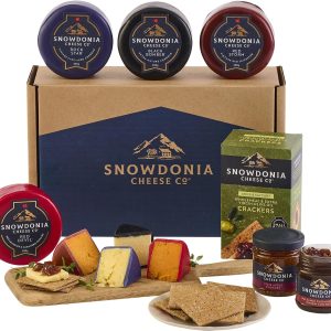 Snowdonia Cheese Company | Cheese, Chutney and Cracker Gift Box | 4 Luxury Welsh Cheeses, 2 Artisan Chutneys and Wholemeal & Extra Virgin Olive Oil Crackers